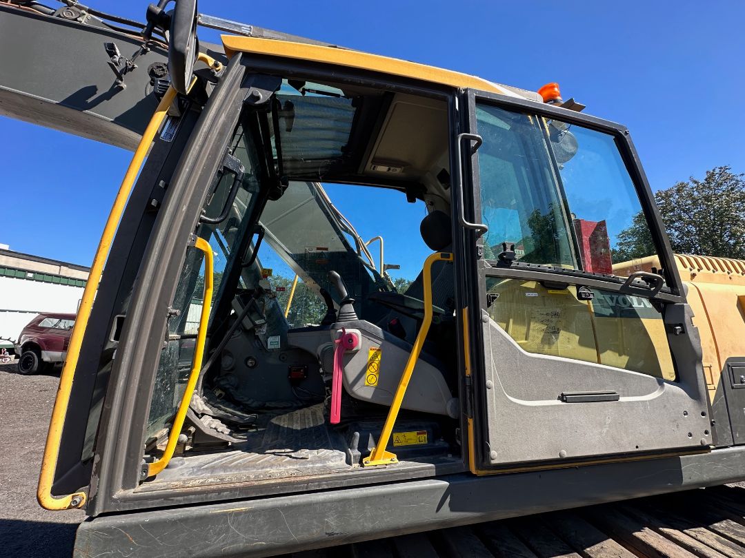 2013 VOLVO EC220DL - Image 26